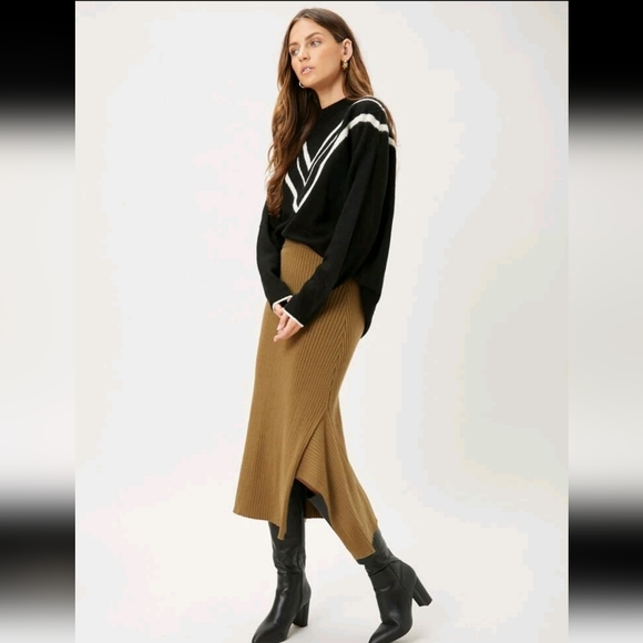 Wool-blend Asymmetrical knit skirt - Picture 6 of 9